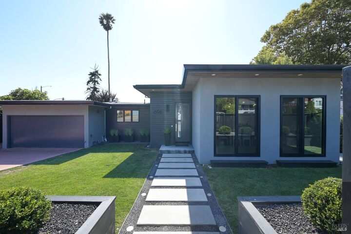 Property Photo:  696 Hawthorne Drive  CA 94920 