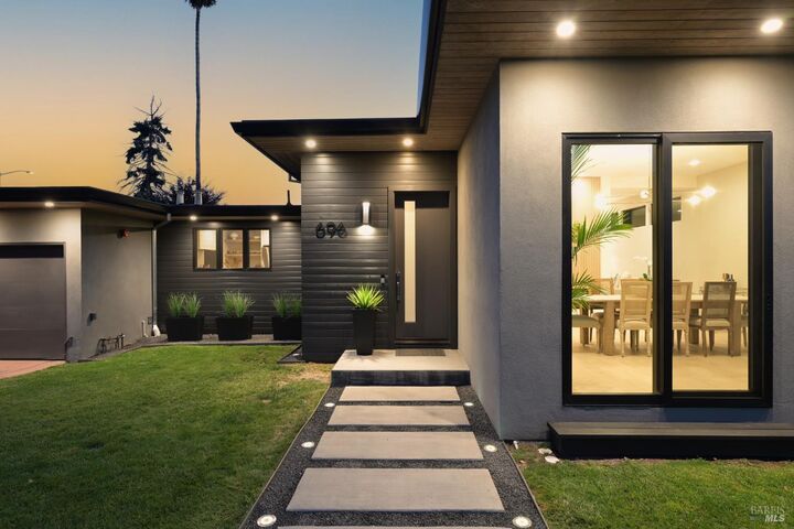 Property Photo:  696 Hawthorne Drive  CA 94920 