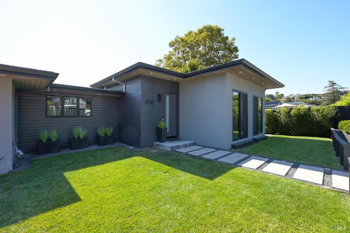 Property Photo:  696 Hawthorne Drive  CA 94920 