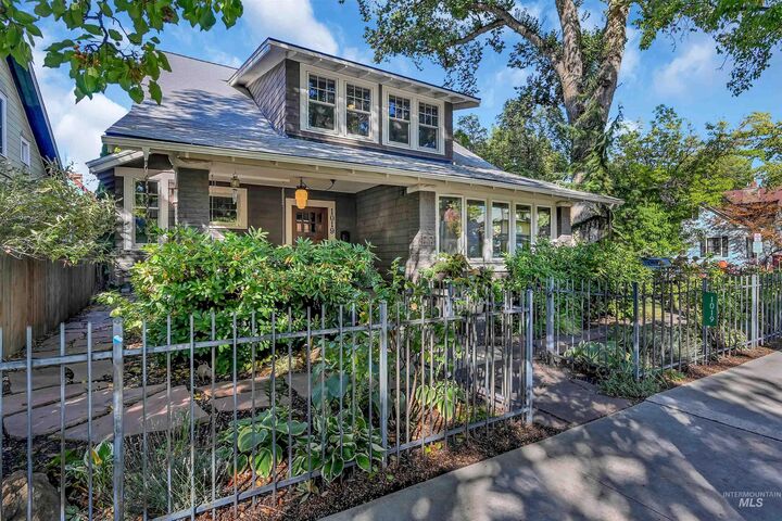 Property Photo:  1019 N 9th St  ID 83702-4232 