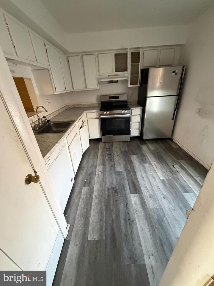 Property Photo: 9342 Canterbury Riding 11 MD 20723