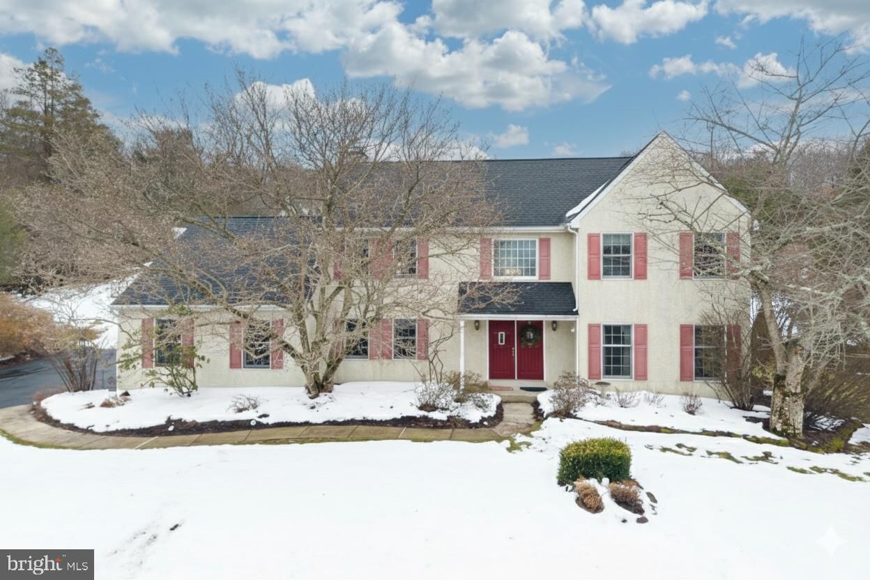 Property Photo: 35 Oakwood Lane PA 19460