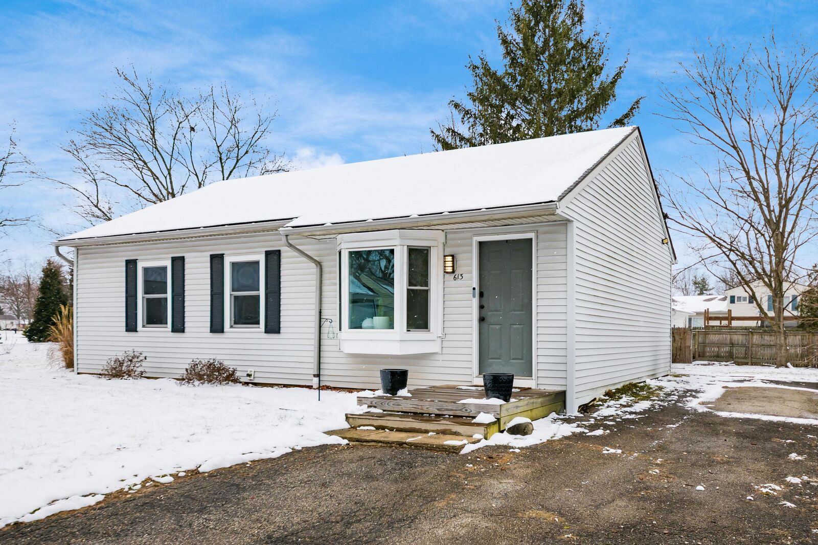 Property Photo:  613 Mistletoe Street  OH 43230 