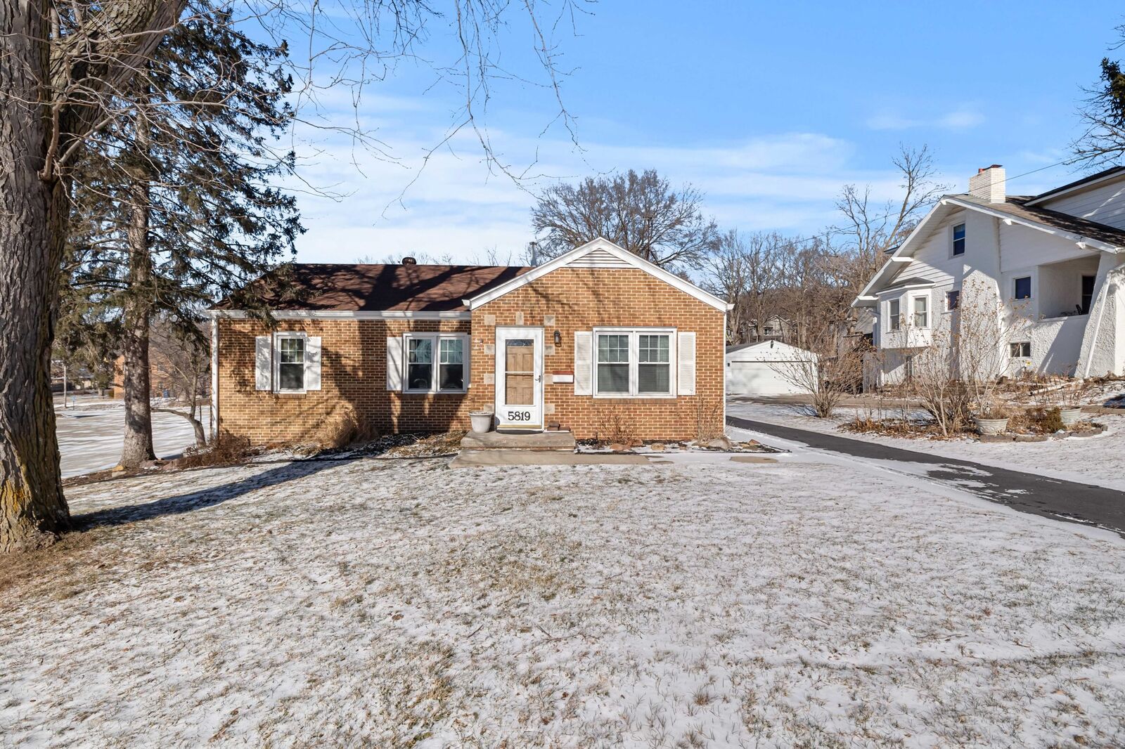 Property Photo:  5819 Grand Avenue  IA 50312 