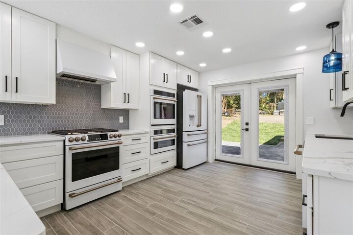 Property Photo: 118 N Grandview Street FL 32757
