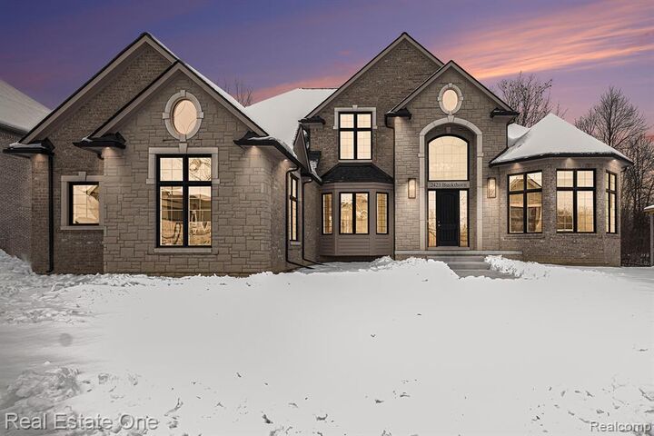 Property Photo:  2423 Buckthorn Drive  MI 48316 1551 