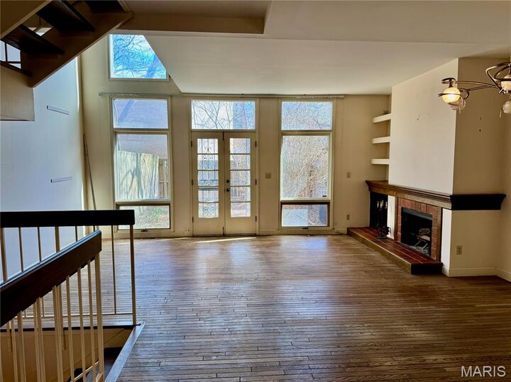 Property Photo:  104 W Pine Place 2  MO 63108 