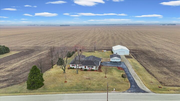 Property Photo:  540 E 50N Road  IL 60936 