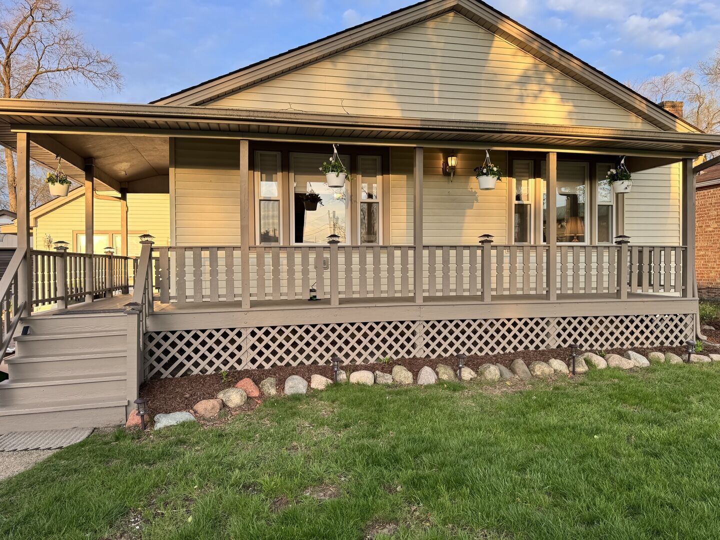Property Photo:  303 N Elmwood Avenue  IL 60191 