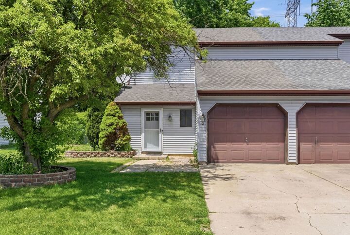 Property Photo: 930 Autumn Lane IL 60505