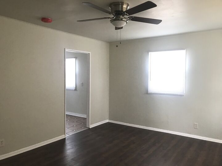 Property Photo: 924 Pine Street IL 60085