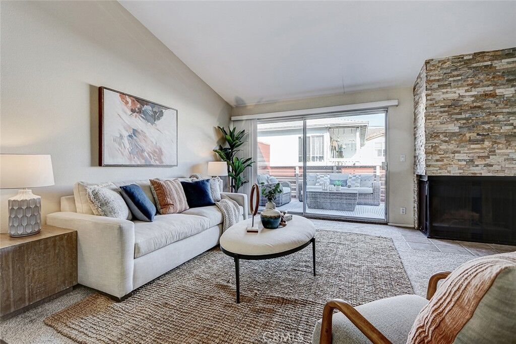 Property Photo:  2105 Mathews Avenue 11  CA 90278 