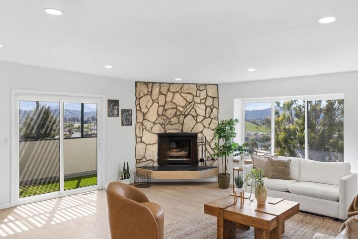 Property Photo: 1128 Dawnridge Ave CA 92021