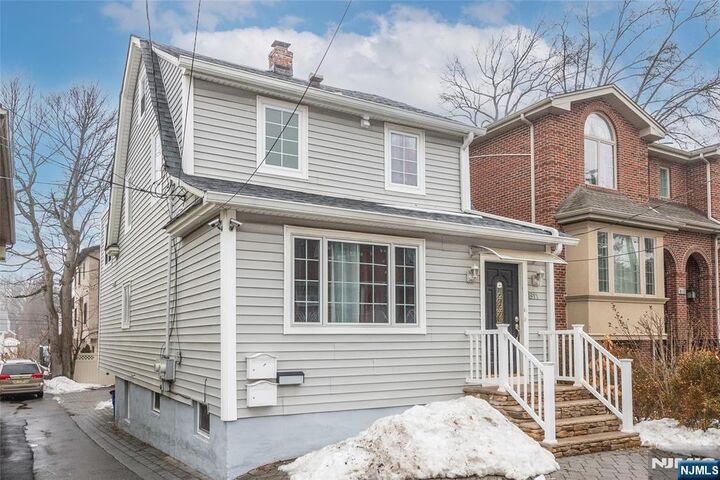 Property Photo:  811 Inwood Terrace  NJ 07024 