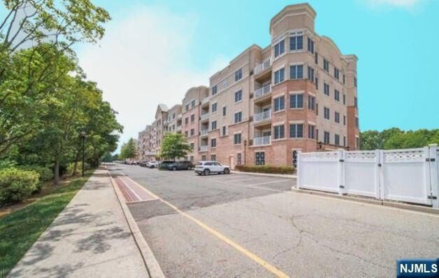 Property Photo:  2205 Windsor Park Court 205  NJ 07631 