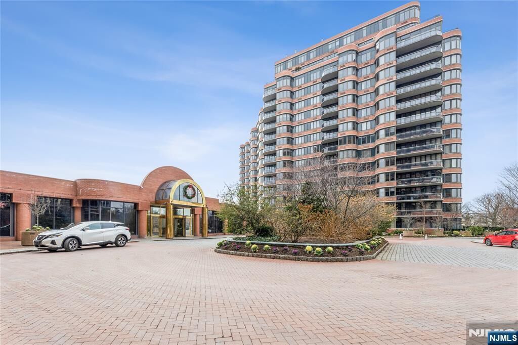 Property Photo:  100 Carlyle Drive C09e  NJ 07010 