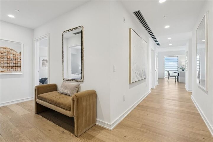 Property Photo:  2 Canal Street 3004  LA 70130 