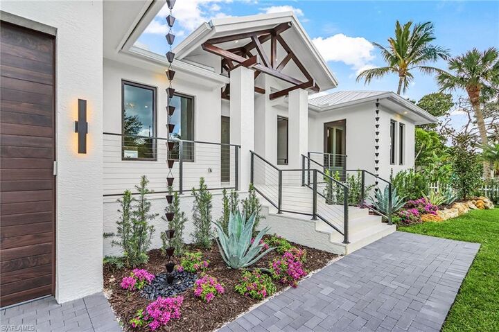 Property Photo: 2393 Longboat Dr FL 34104
