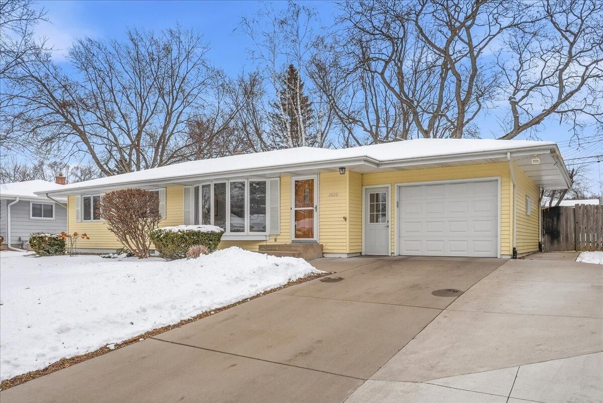 Property Photo:  2620 Roth Place  MN 55110 