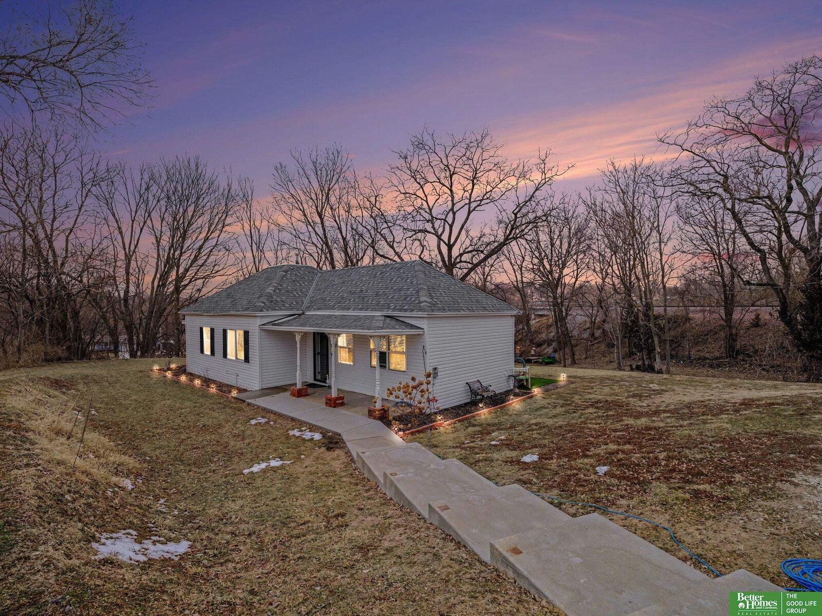 Property Photo: 420 2nd Rue NE 68410