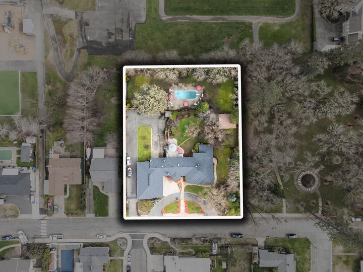 Property Photo:  1117 NE Memorial Drive  OR 97526 