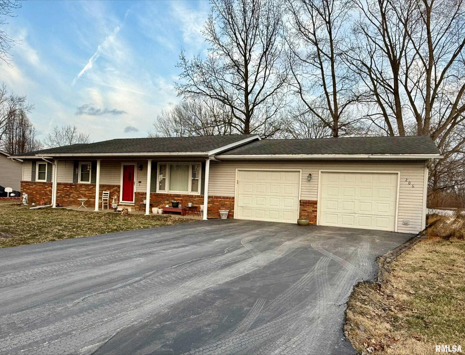 Property Photo:  206 Woodriver Drive  IL 62924 