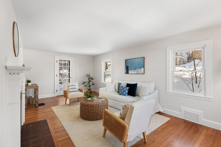 Property Photo:  115 Gloucester St  MA 02476 