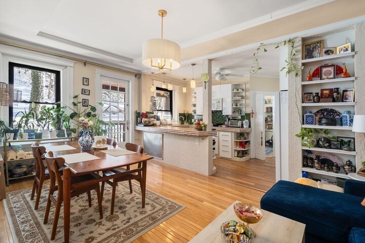 Property Photo:  33 Westbourne Ter 4  MA 02446 