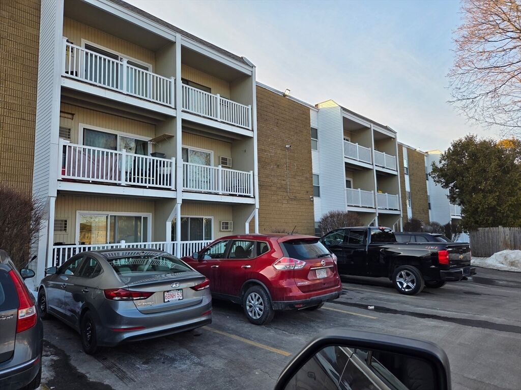 Property Photo:  25 Ekman St. 3 H  MA 01607 