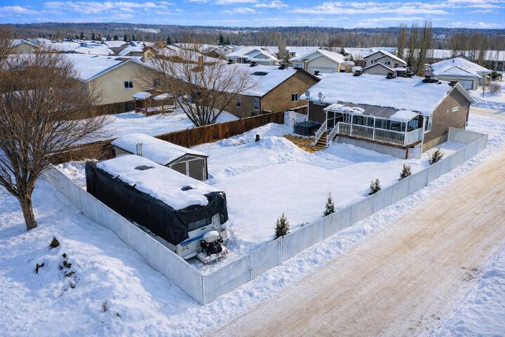 Property Photo:  3 Powers Cove  AB T7S 0B7 