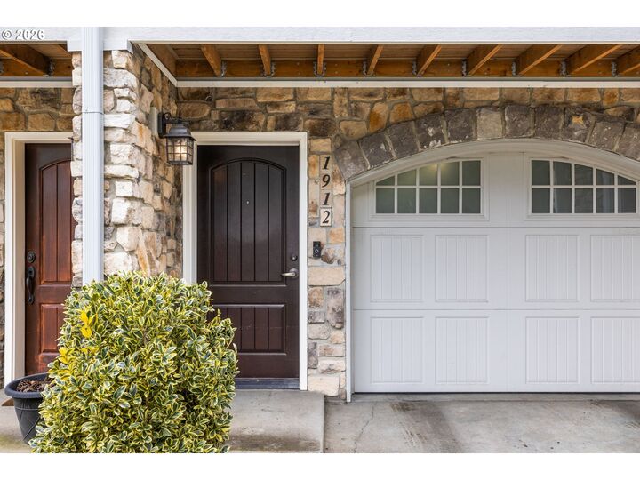 Property Photo: 1912 NE 48th Way OR 97124