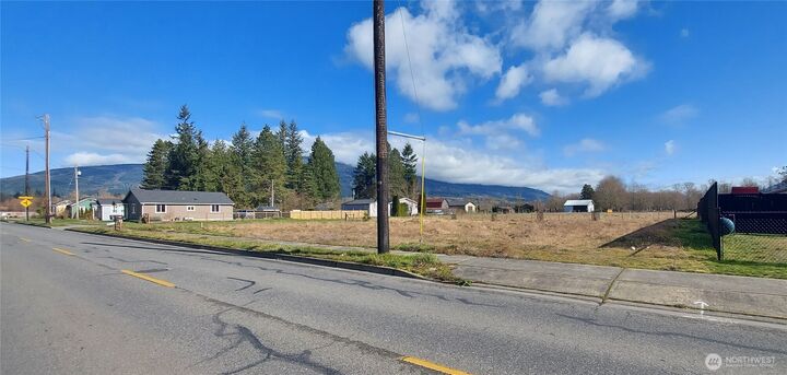 Property Photo:  909 N Fruitdale Road  WA 98284 