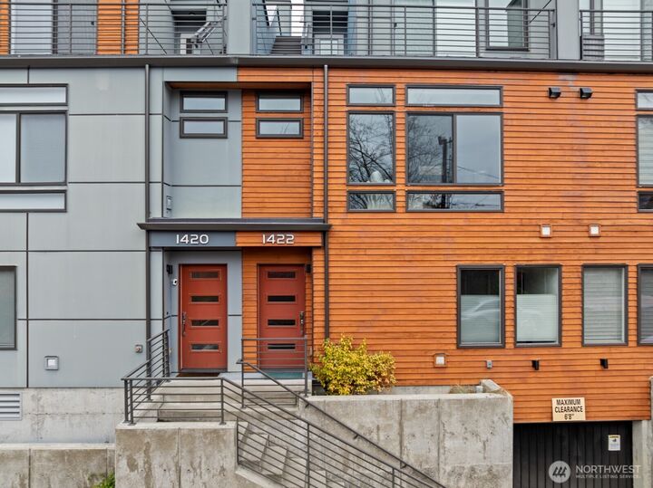 Property Photo: 1422 E Cherry St WA 98122