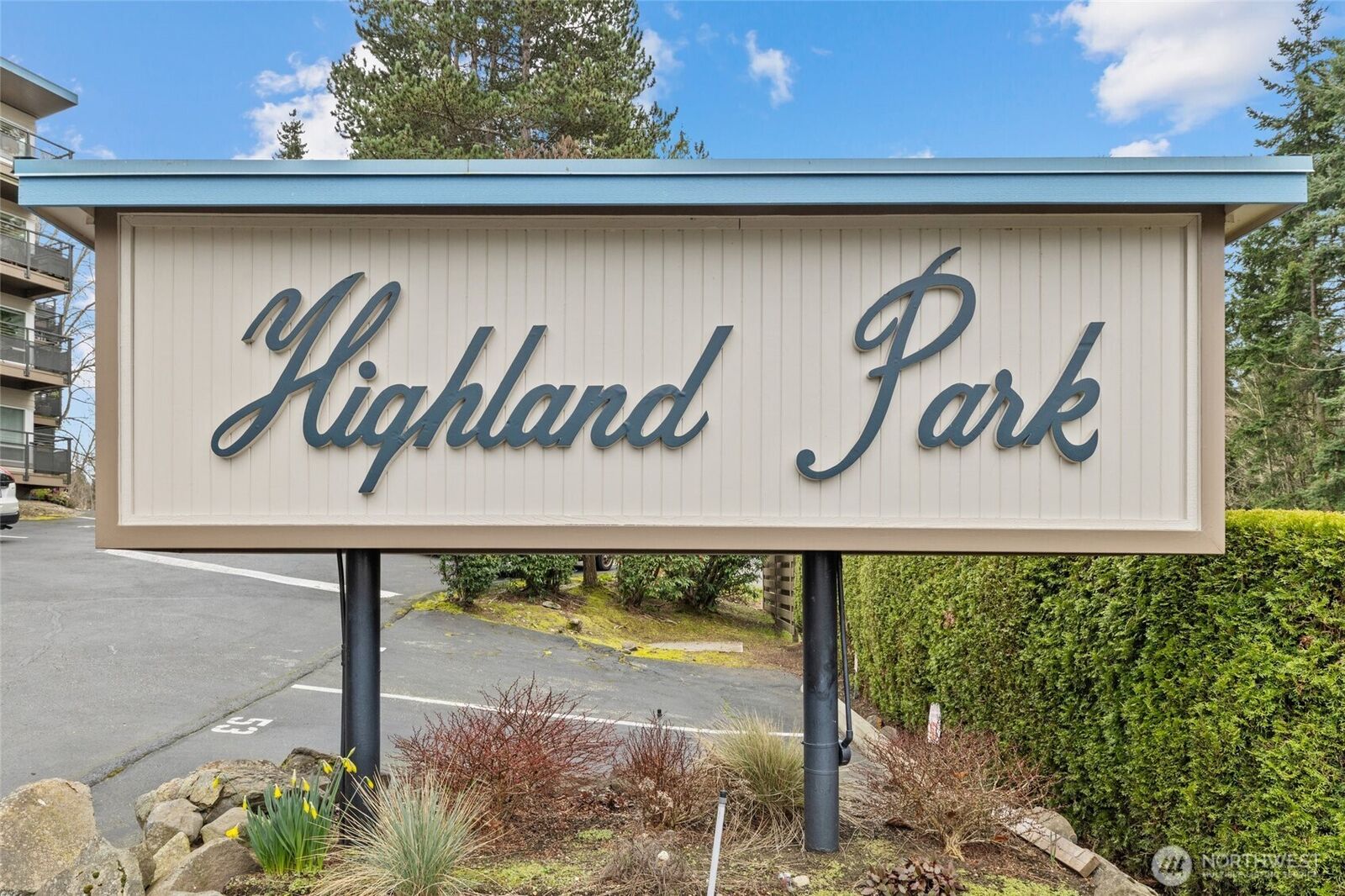 Property Photo:  550  Elm Way 308  WA 98020 