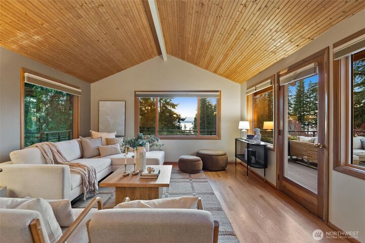 Property Photo: 18431 High Street WA 98020