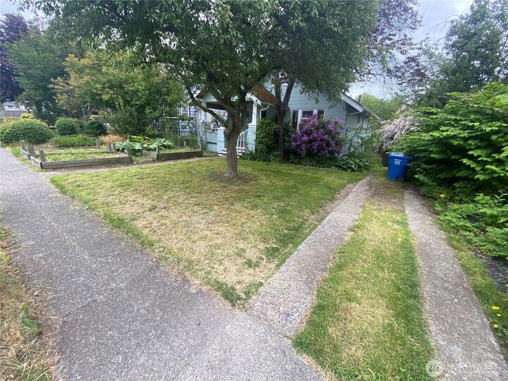 Property Photo: 5620 40th Avenue SW WA 98136