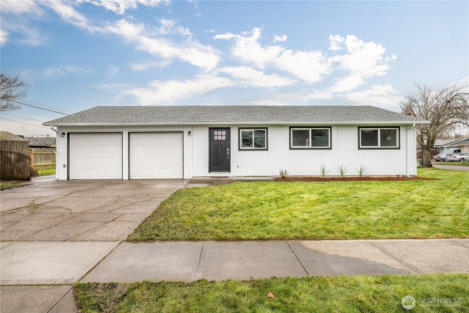Property Photo:  1409  31st Avenue  WA 98632 