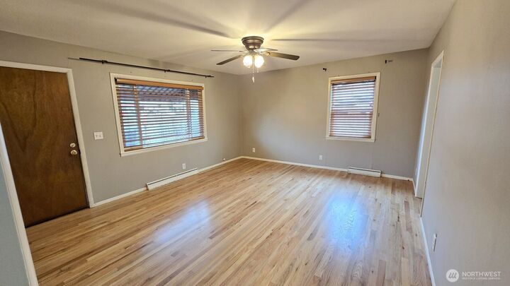 Property Photo: 238 Park Place N WA 98057