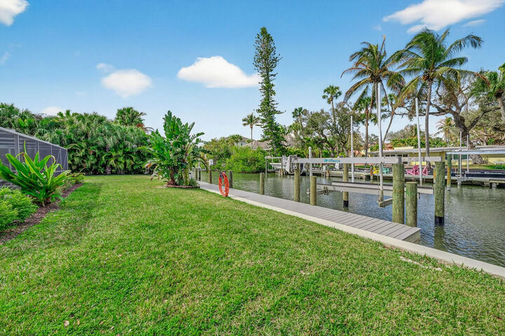 Property Photo:  547 E Causeway Boulevard  FL 32963 