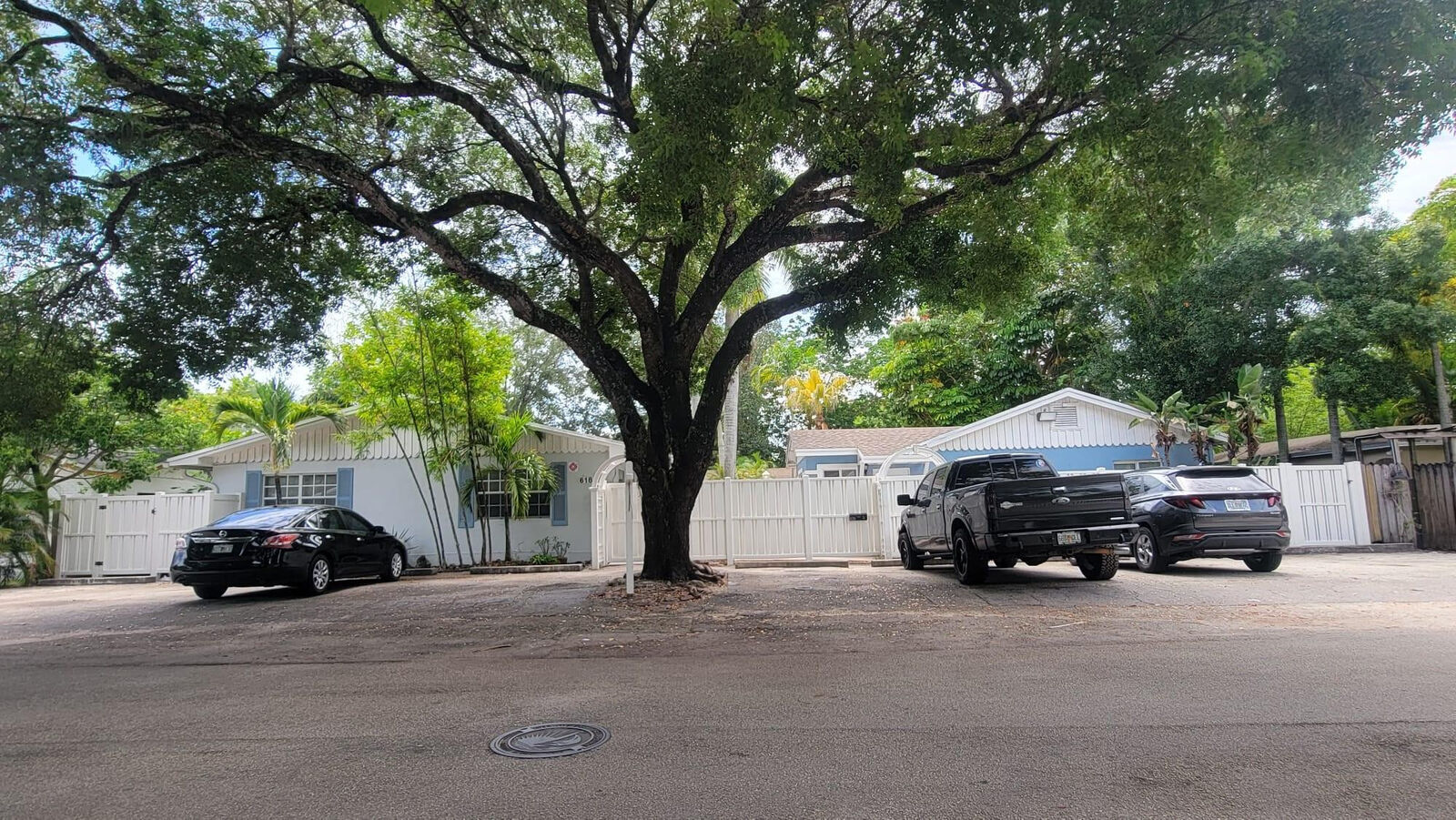 Property Photo: 618 SW 14th Terrace 5 FL 33312