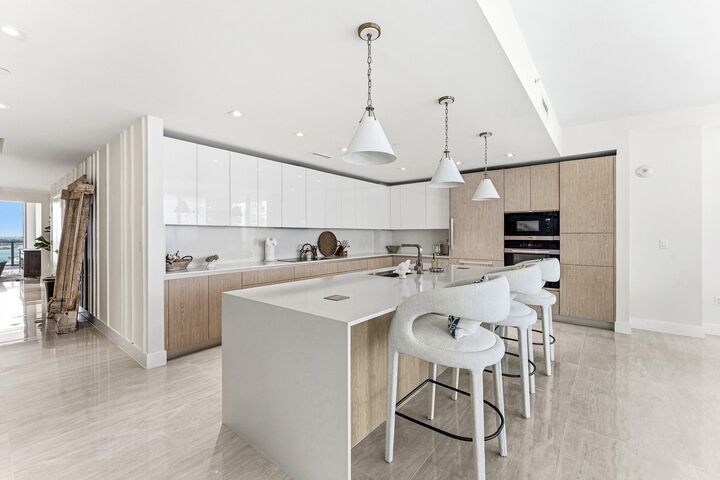 Property Photo: 3100 N Ocean Drive 1702P FL 33404