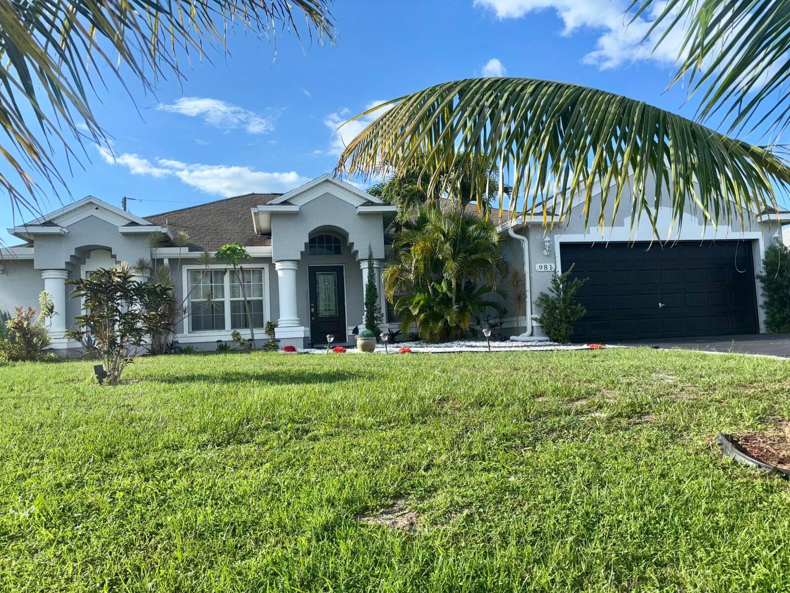 Property Photo:  981 SW McComkle Avenue  FL 34953 