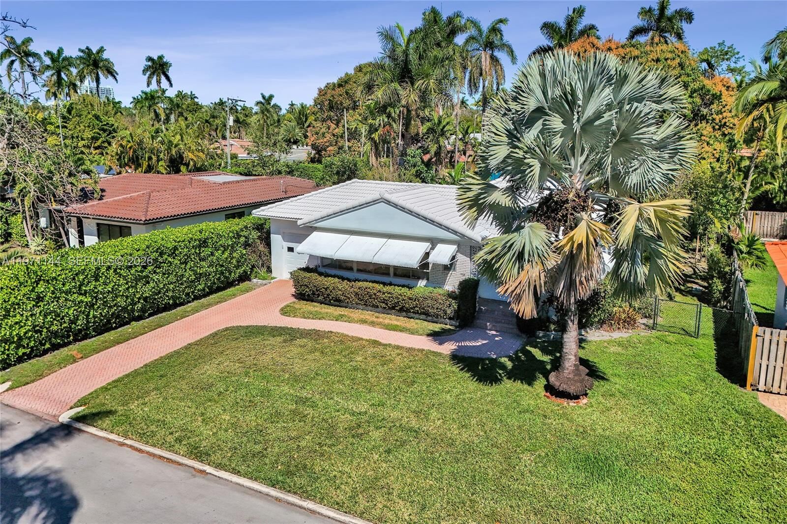 Property Photo:  1235 Jefferson St  FL 33019 