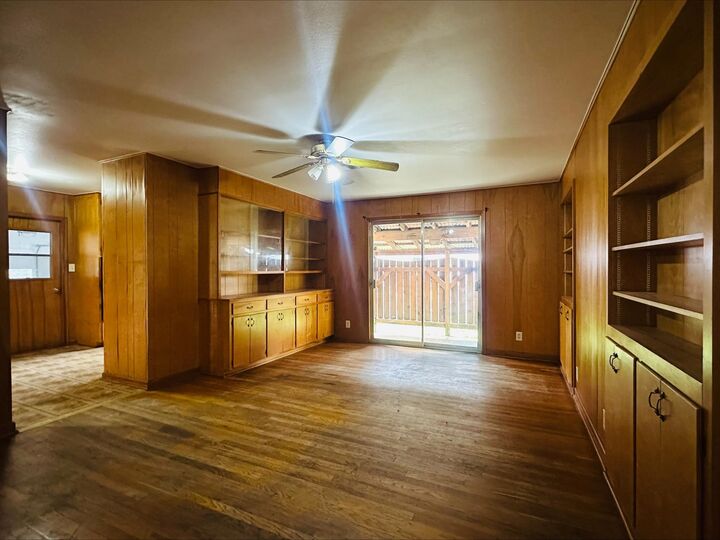 Property Photo:  718 Flint  TX 77630-0000 