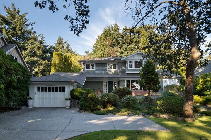 Property Photo:  2944 Tudor Ave  BC V8N 1M1 