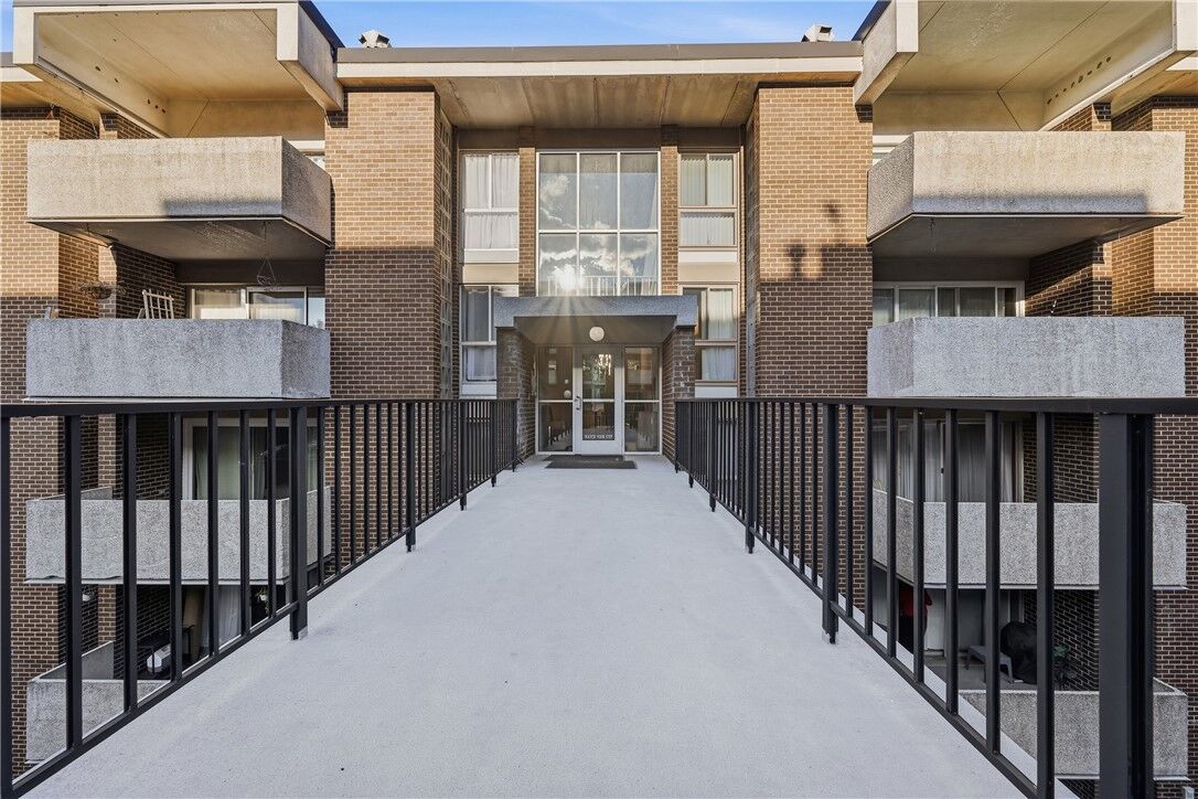 Property Photo: 4106 Charlemagne Cir PA 15237