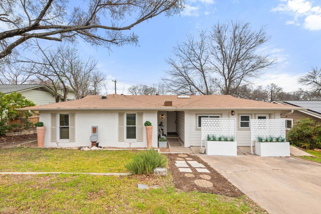 Property Photo:  3308 Catalina Drive  TX 78741 