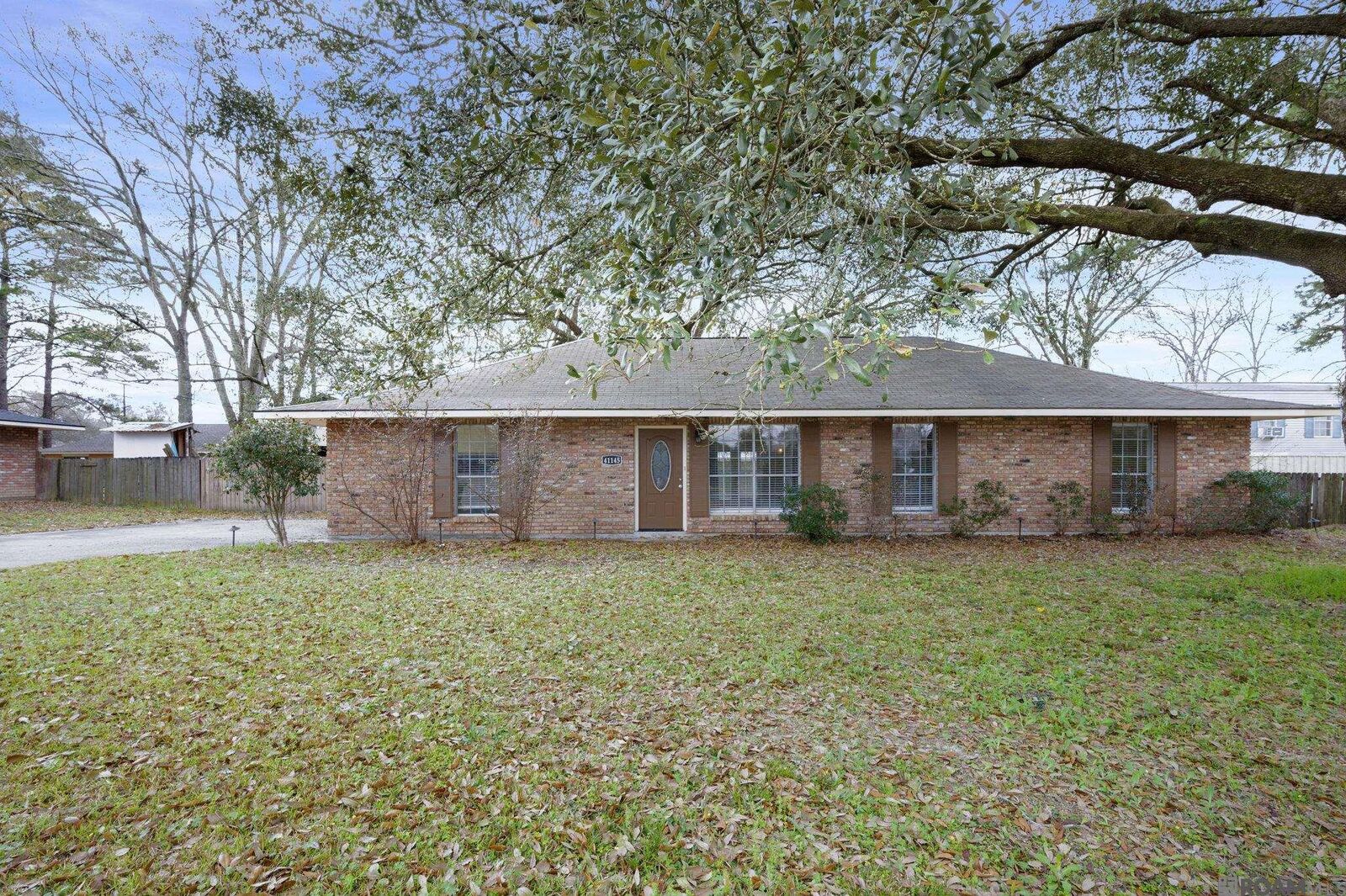 Property Photo:  41145 1st Colonial St  LA 70769 