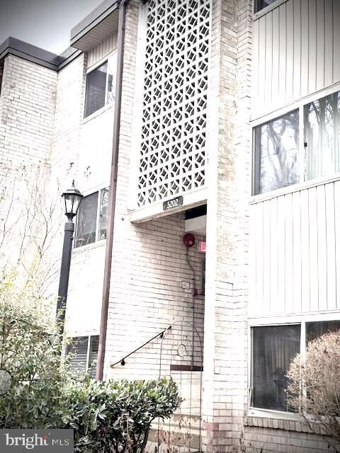 Property Photo:  5202 Crossfield Court 120  MD 20852 