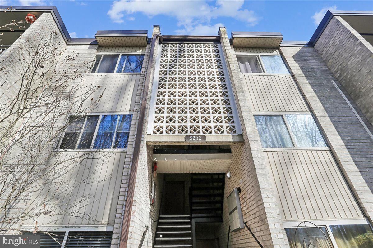 Property Photo: 5202 Crossfield Court 120 MD 20852